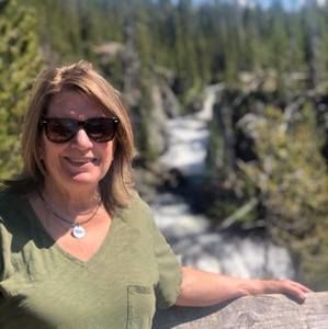 Meet your Posher, Lisa